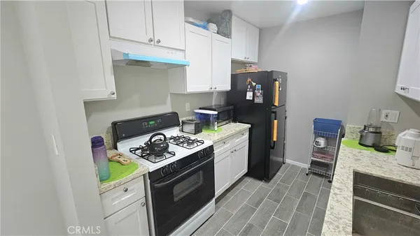 $289,900 | 17900 Sherman Way, Unit 226, Reseda, CA 91335