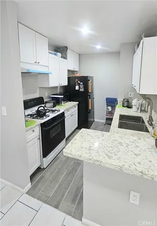 $289,900 | 17900 Sherman Way, Unit 226, Reseda, CA 91335