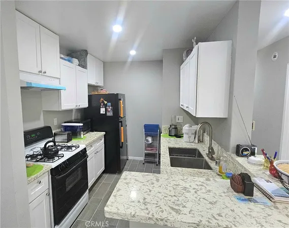 $289,900 | 17900 Sherman Way, Unit 226, Reseda, CA 91335