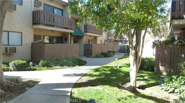 $289,900 | 17900 Sherman Way, Unit 226, Reseda, CA 91335