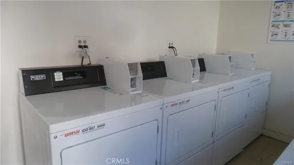 $289,900 | 17900 Sherman Way, Unit 226, Reseda, CA 91335