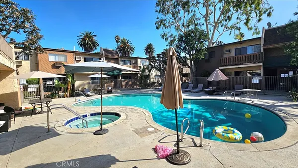 $289,900 | 17900 Sherman Way, Unit 226, Reseda, CA 91335