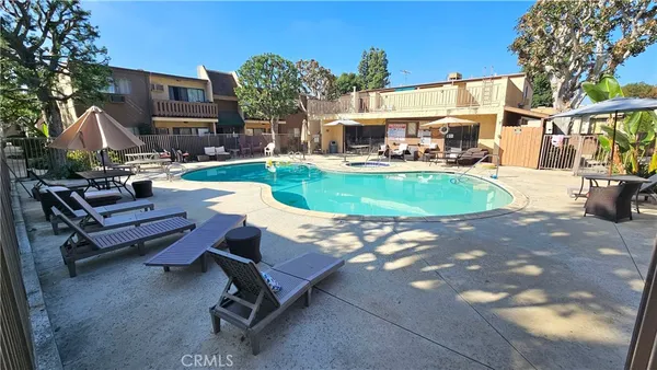 $289,900 | 17900 Sherman Way, Unit 226, Reseda, CA 91335