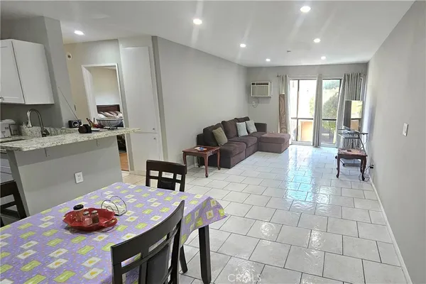 $289,900 | 17900 Sherman Way, Unit 226, Reseda, CA 91335