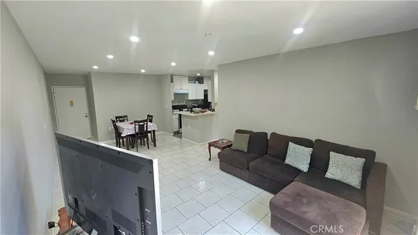 $289,900 | 17900 Sherman Way, Unit 226, Reseda, CA 91335