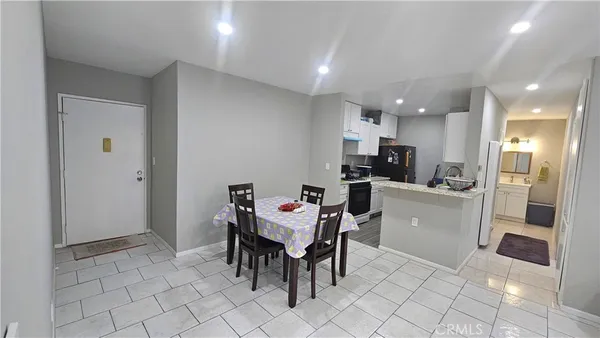 $289,900 | 17900 Sherman Way, Unit 226, Reseda, CA 91335