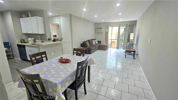 $289,900 | 17900 Sherman Way, Unit 226, Reseda, CA 91335