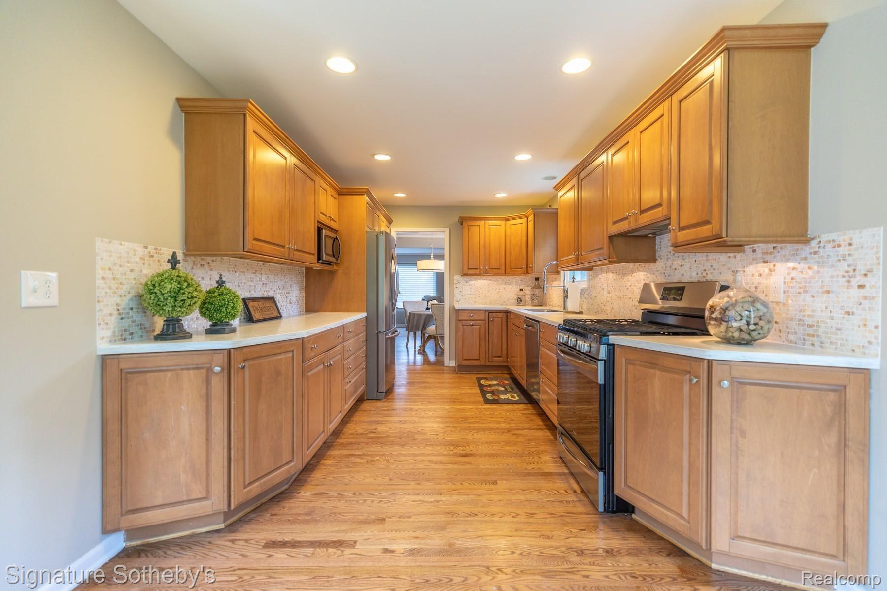 Kitchen 2.jpg