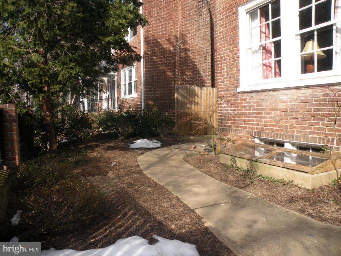 3907 Cloverhill Road Baltimore, MD 21218 - Photo 2 of 25 Garden