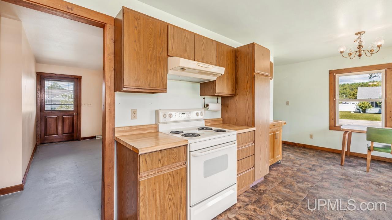 830 Mullen Street Quinnesec, MI 49876 - Photo 7 of 27