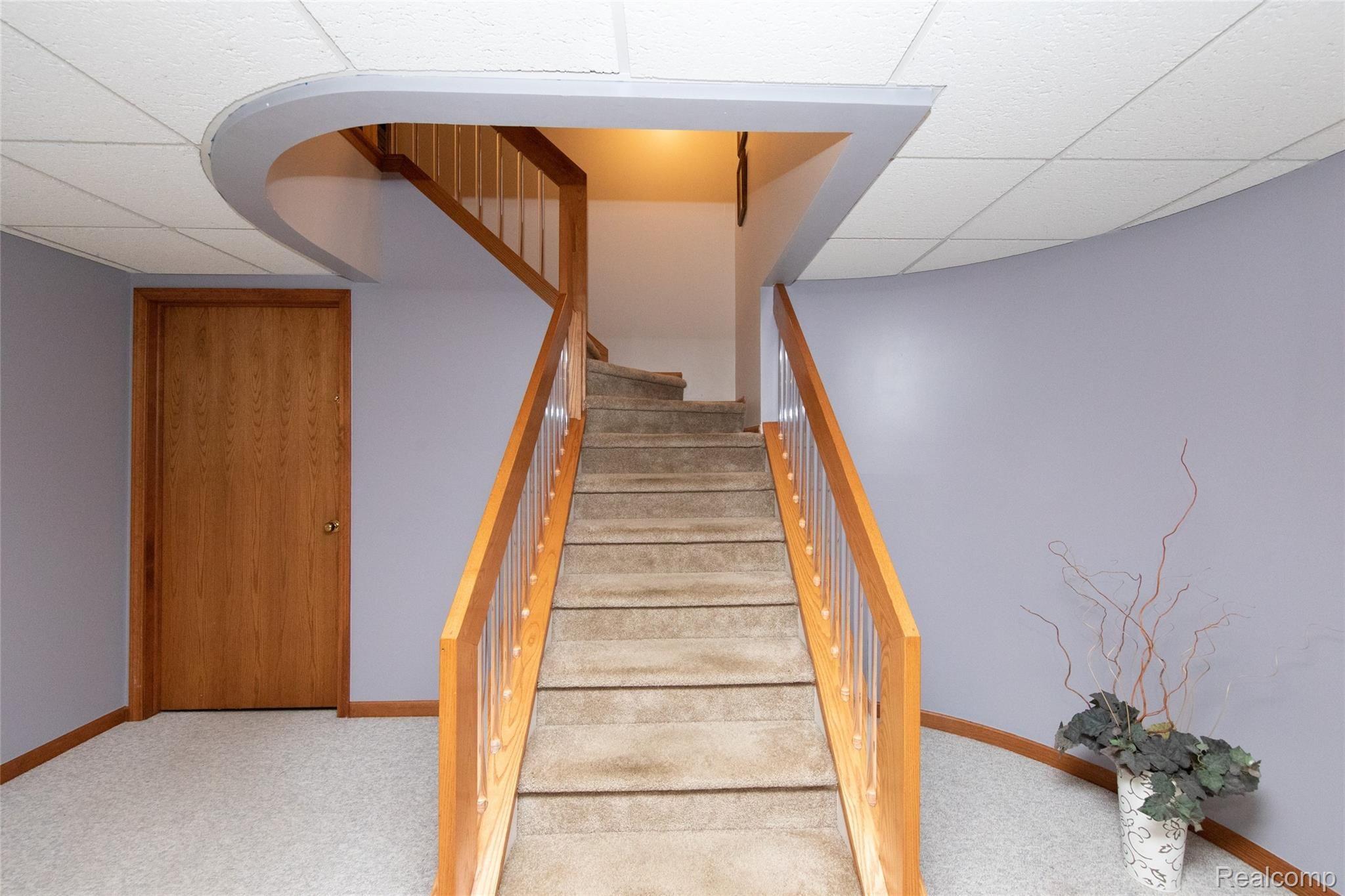 8652 Miller Road Clarkston, MI 48348 - Photo 42 of 47 Beautiful stairway to the basement