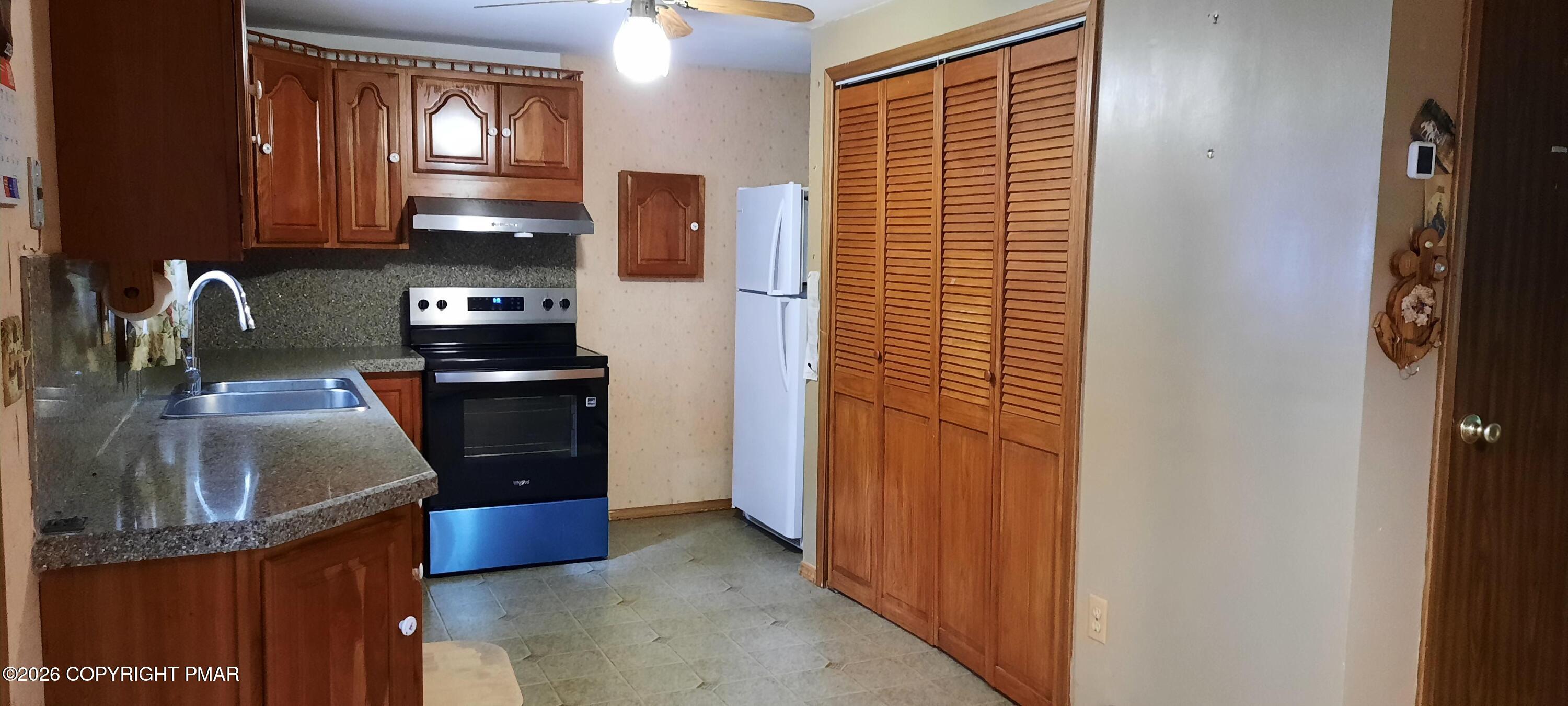 45 Foothill Road Albrightsville, PA 18210 - Photo 4 of 23 Kitchen