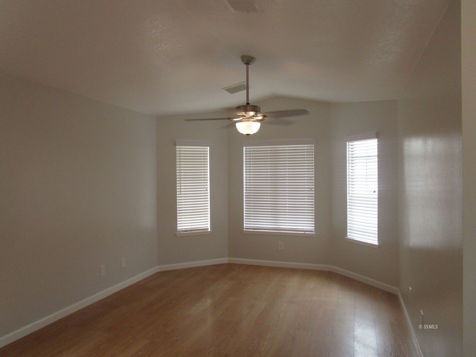 648 Regency Court Ridgecrest, CA 93555 - Photo 3 of 4