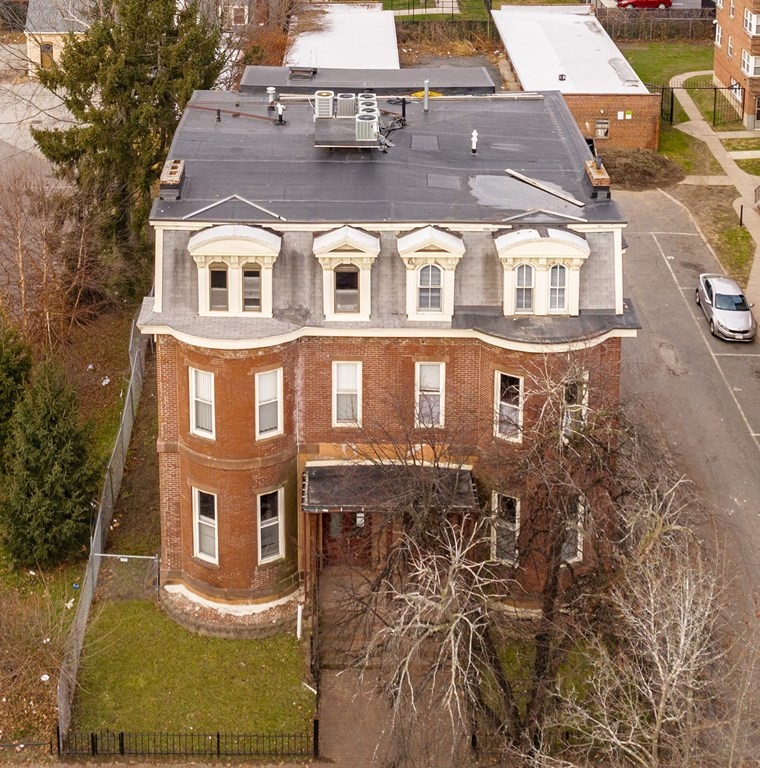 238-240 Union Street Springfield, MA 01105 - Photo 2 of 17 a front view of a building