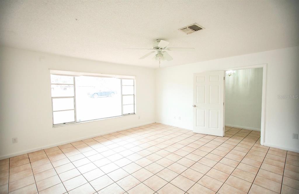 606 Water Road Ocala, FL 34472 - Photo 30 of 34 a view of an empty room and window