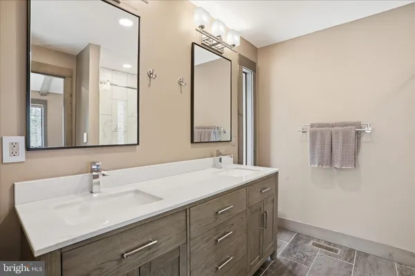 $849,000 | 777 Wildlife Drive, Lost City, WV 26810