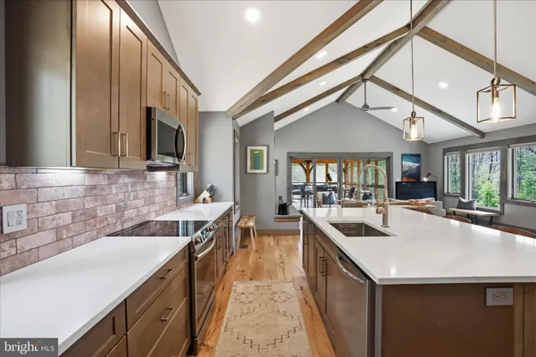 $849,000 | 777 Wildlife Drive, Lost City, WV 26810