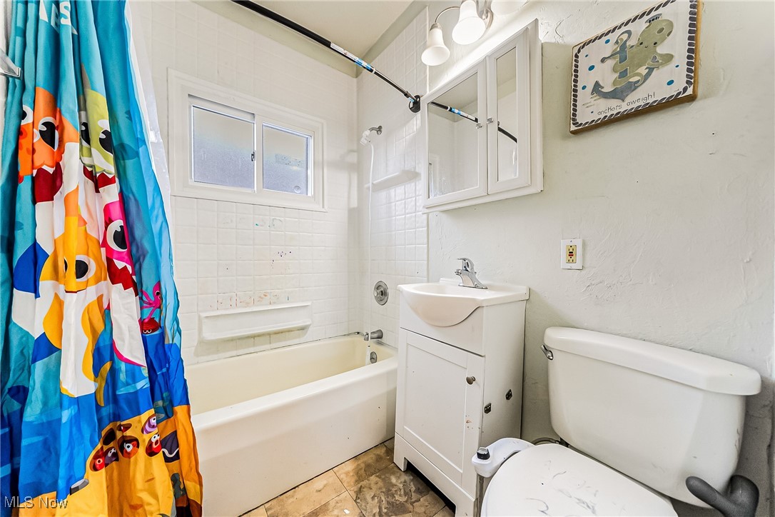 2014 Cook Avenue Cleveland, OH 44109 - Photo 19 of 37 Full bathroom featuring vanity, toilet, and shower / bath combo