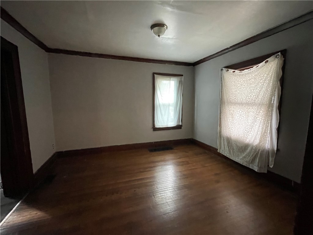 75 Arnett Boulevard Rochester, NY 14611 - Photo 3 of 14