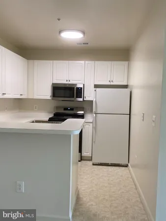 $2,950 | 7000 Falls Reach Drive, Unit 309, Falls Church, VA 22043