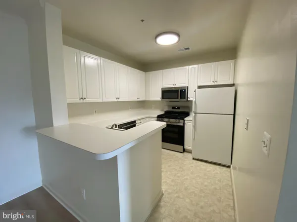 $2,950 | 7000 Falls Reach Drive, Unit 309, Falls Church, VA 22043
