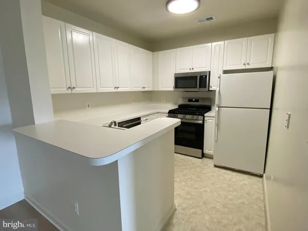 $2,950 | 7000 Falls Reach Drive, Unit 309, Falls Church, VA 22043