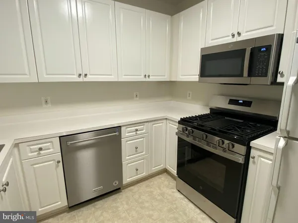 $2,950 | 7000 Falls Reach Drive, Unit 309, Falls Church, VA 22043