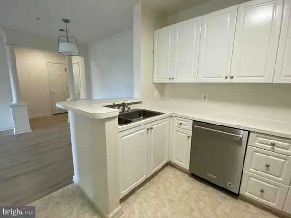 $2,950 | 7000 Falls Reach Drive, Unit 309, Falls Church, VA 22043