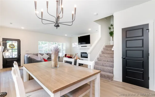 $365,900 | 719 East Chestnut Street, Jeffersonville, IN 47130