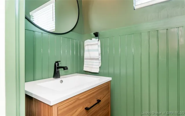 $365,900 | 719 East Chestnut Street, Jeffersonville, IN 47130