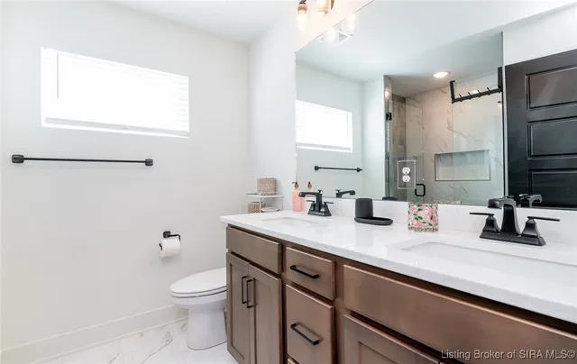 $365,900 | 719 East Chestnut Street, Jeffersonville, IN 47130