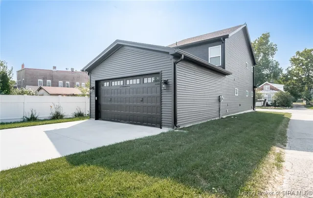 $365,900 | 719 East Chestnut Street, Jeffersonville, IN 47130