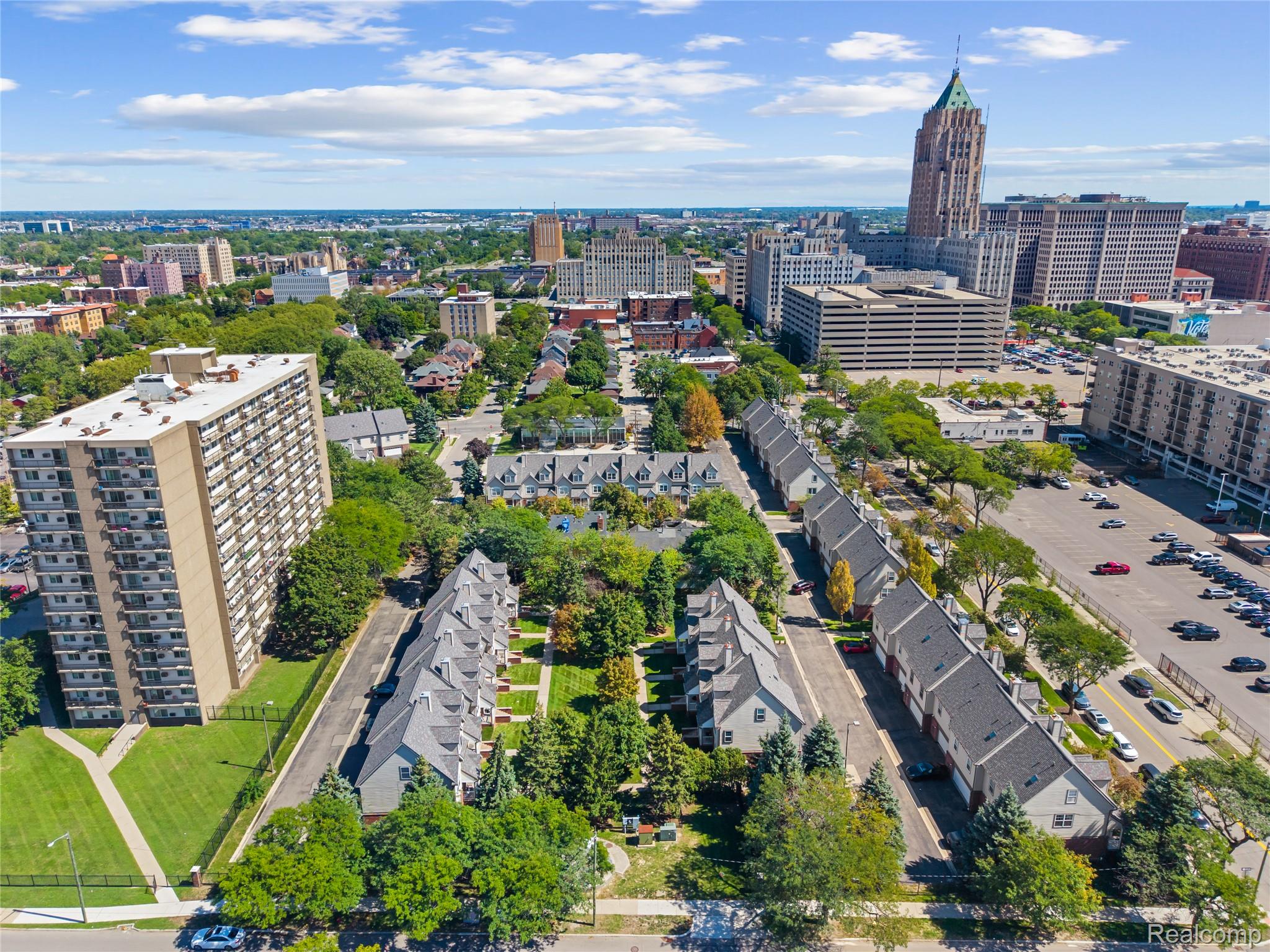 826 Seville Row Detroit, MI 48202 - Photo 6 of 44 DJI_20260911125354_0131_D.jpg