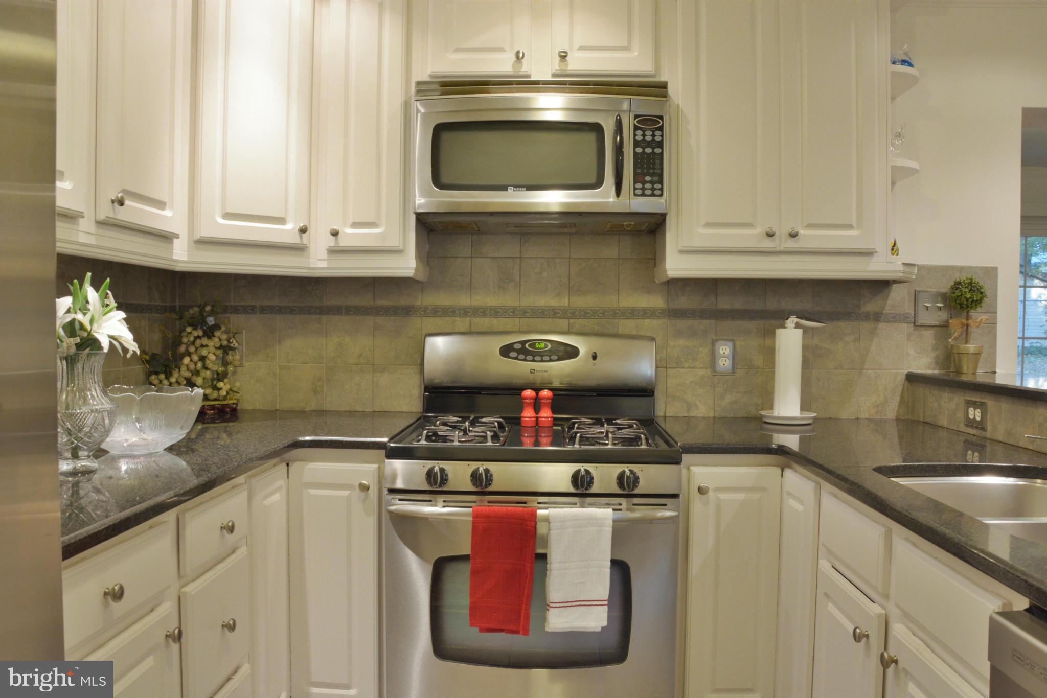 6817 Ontario Street Springfield, VA 22152 - Photo 11 of 30 Kitchen
