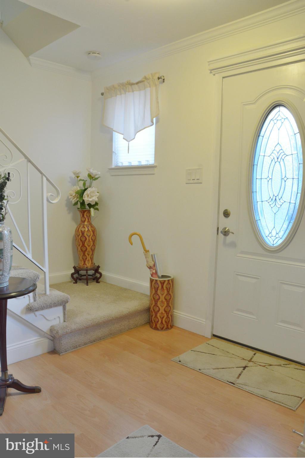 6817 Ontario Street Springfield, VA 22152 - Photo 3 of 30 Living Room