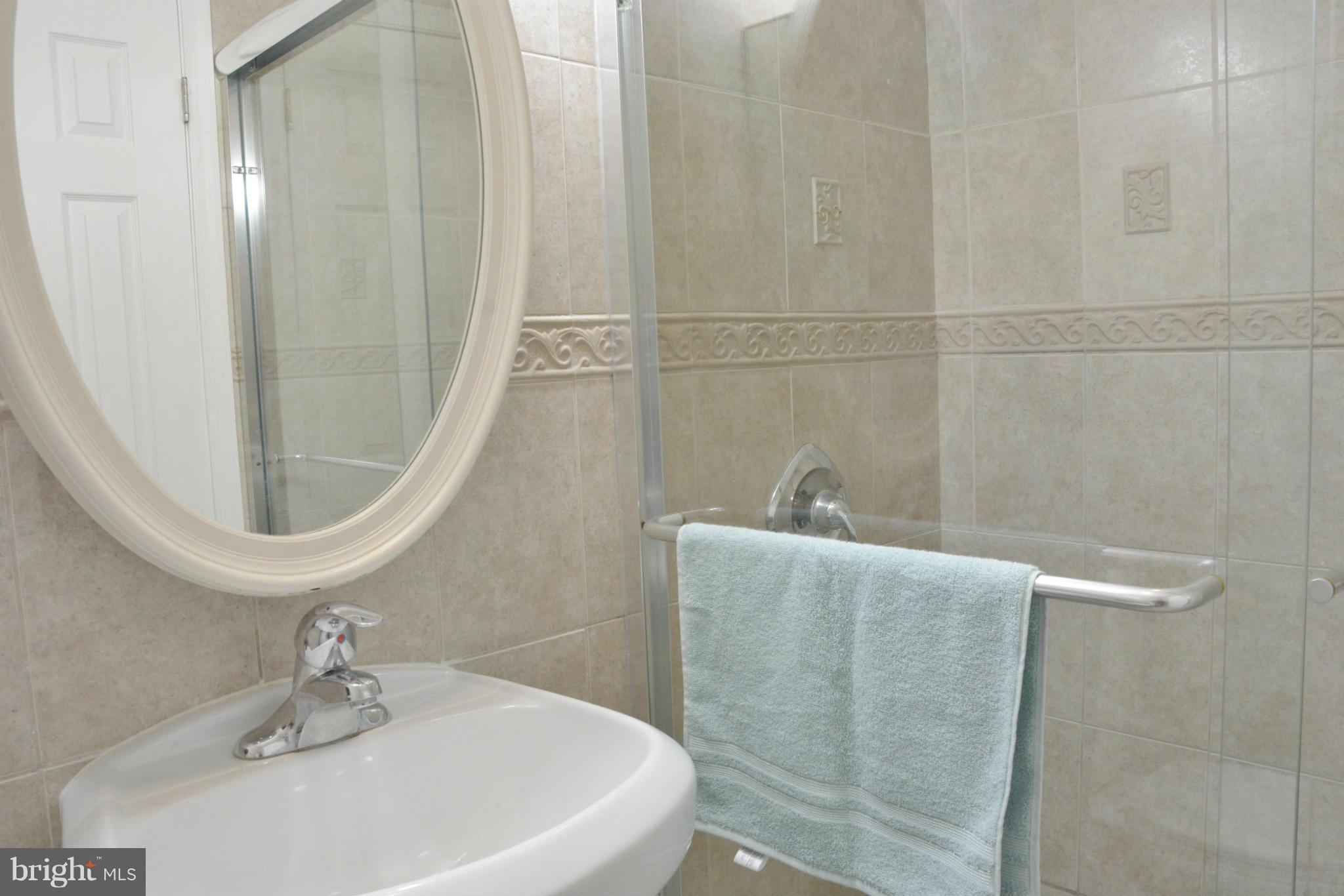 6817 Ontario Street Springfield, VA 22152 - Photo 23 of 30 Bath