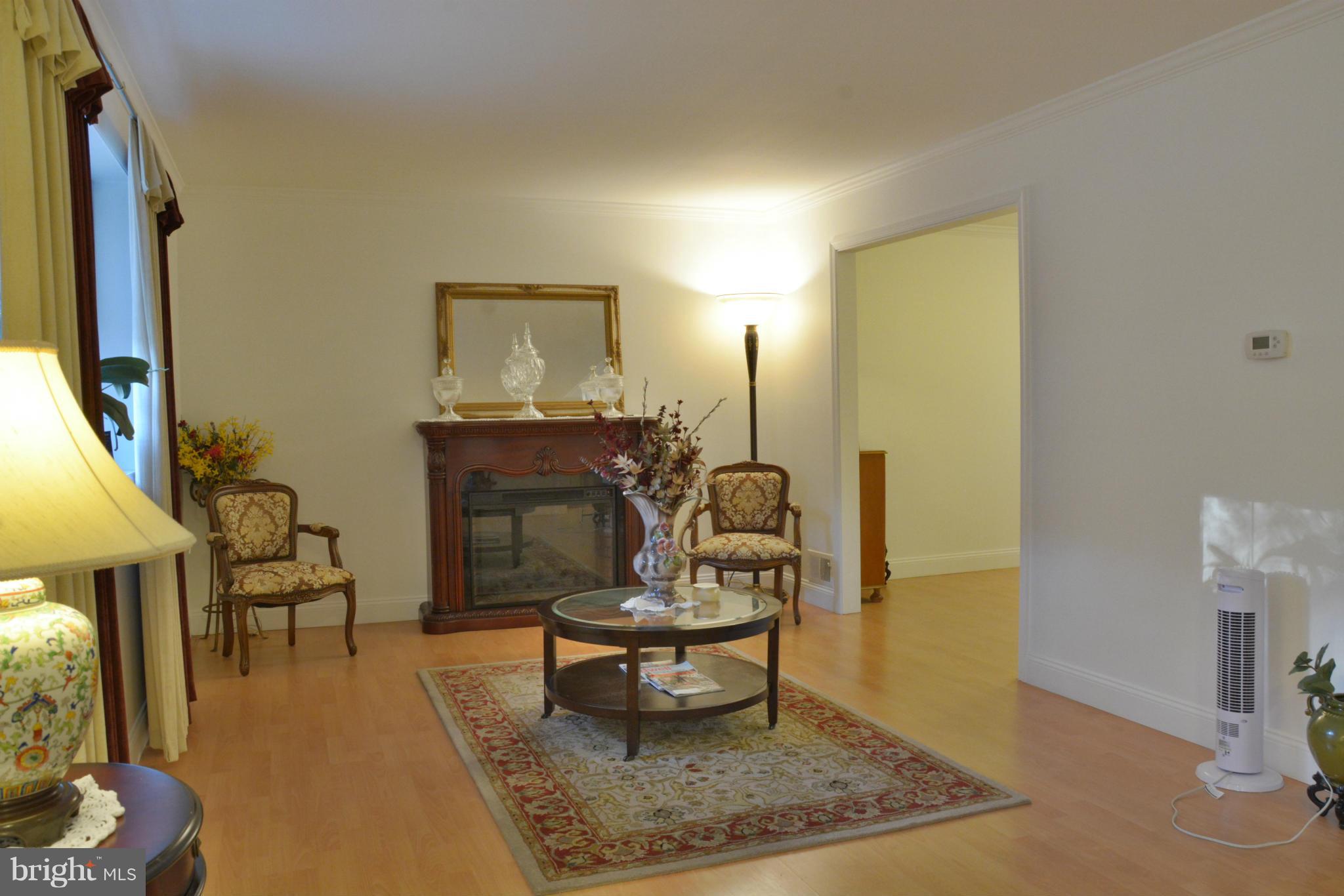 6817 Ontario Street Springfield, VA 22152 - Photo 4 of 30 Living Room