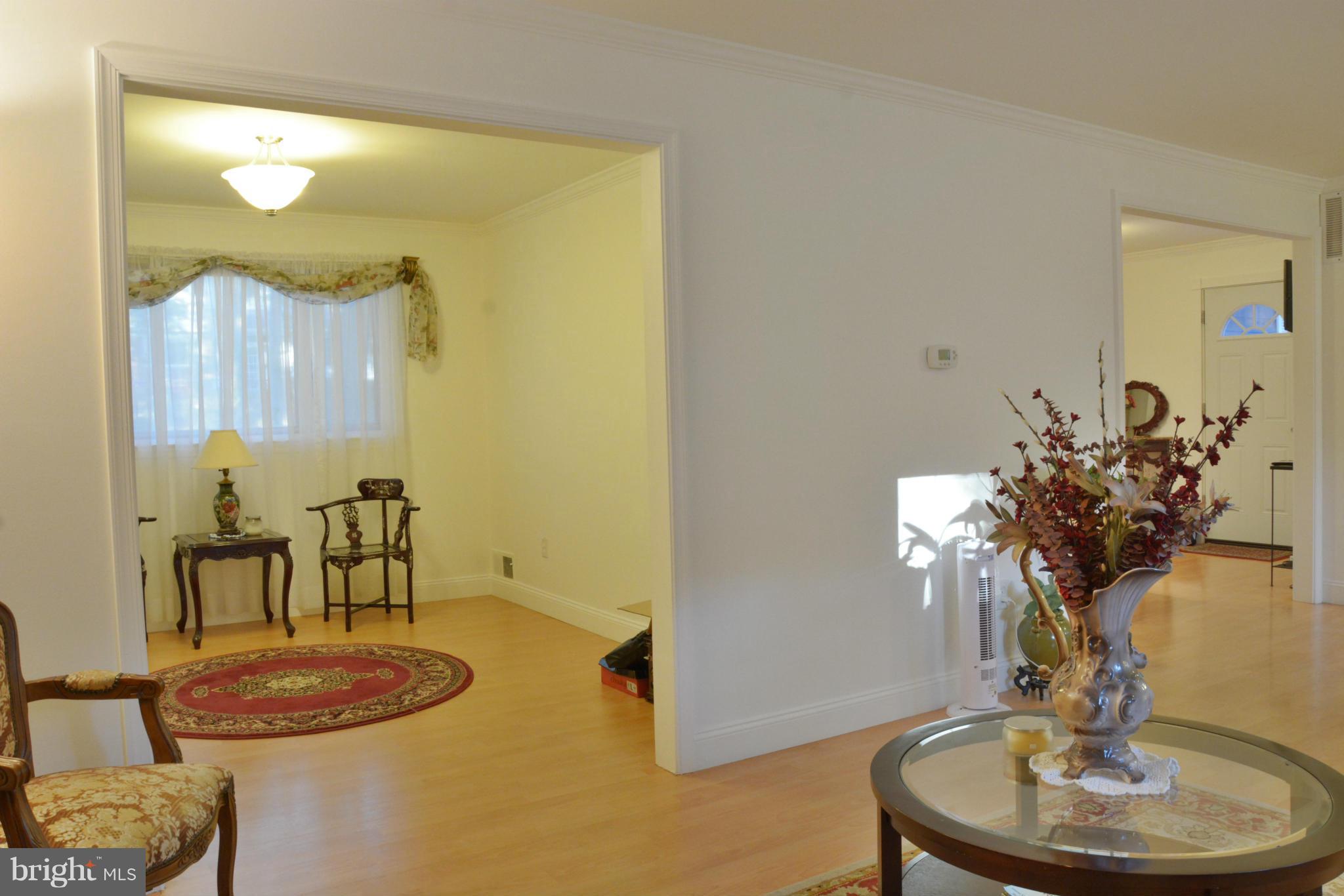 6817 Ontario Street Springfield, VA 22152 - Photo 7 of 30 Living Room