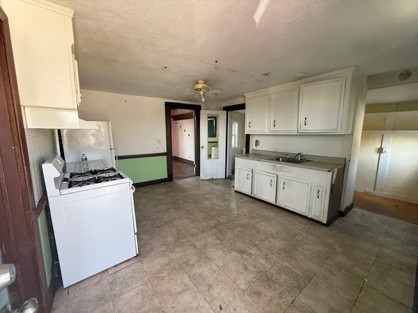 $2,000 | 182 East Main Street, Unit 1, Milford, MA 01757