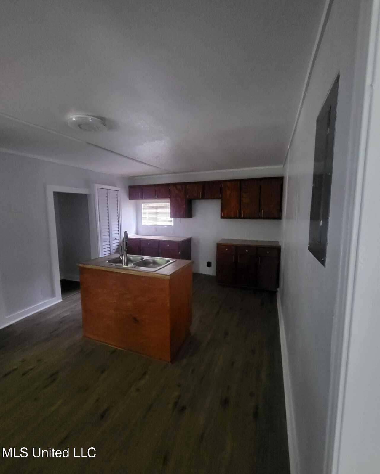 1727 Dixie Drive Jackson, MS 39209 - Photo 6 of 8 WhatsApp Image 2024-05-17 at 4.00.30 PM