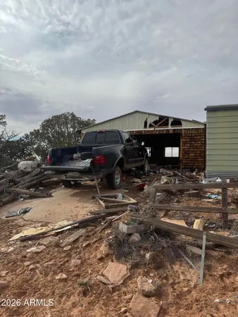 a view of a house with backyard