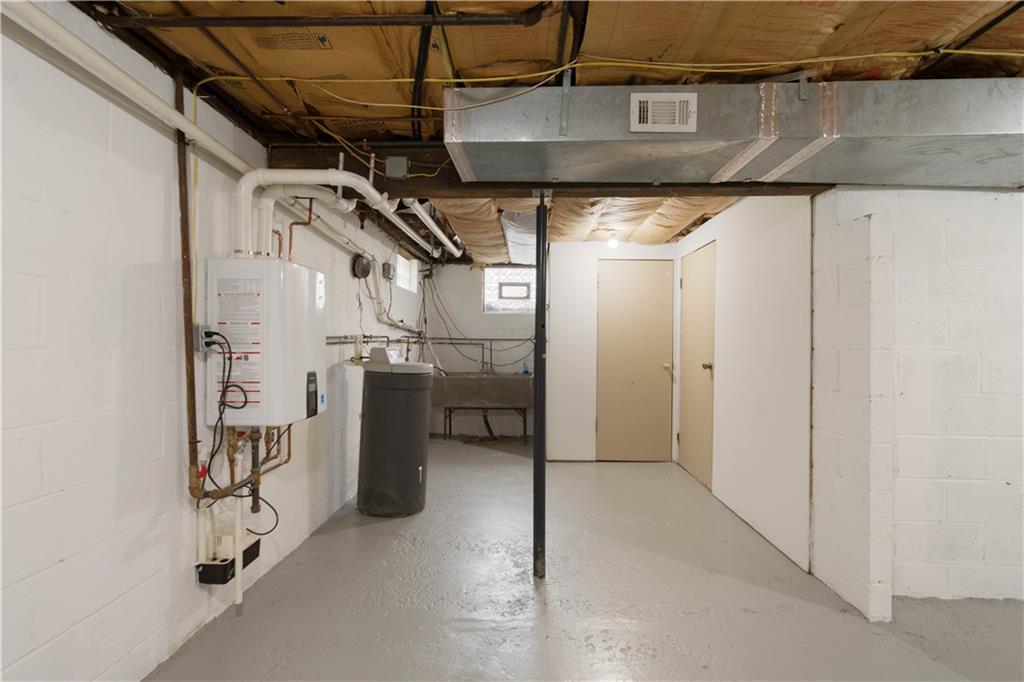186 Gretna Road Washington, PA 15301 - Photo 28 of 48 a utility room with dryer and washer