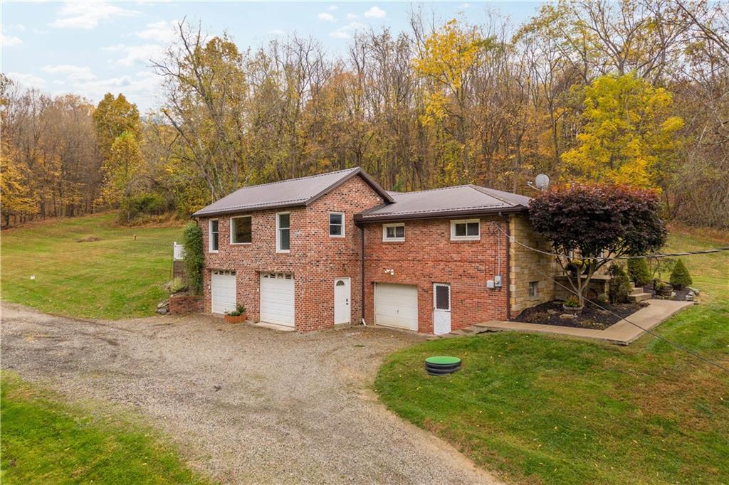 186 Gretna Road Washington, PA 15301 - Photo 35 of 48 a front view of a house with garden