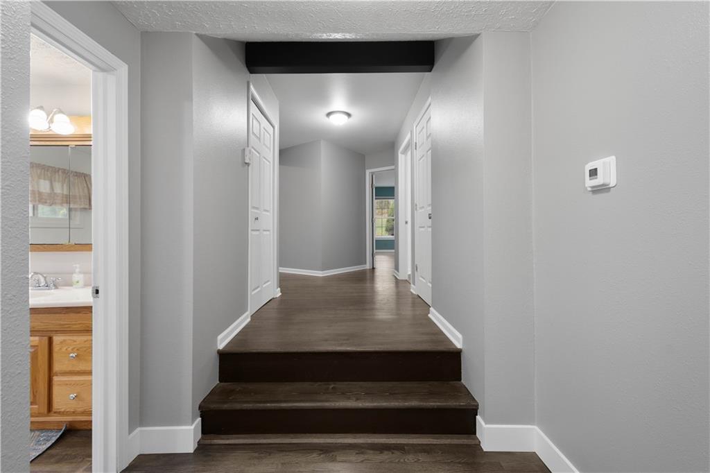 186 Gretna Road Washington, PA 15301 - Photo 8 of 48 a view of entryway