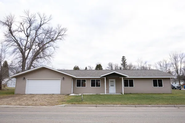 $274,000 | 524 3rd Street Southeast, Mahnomen, MN 56557