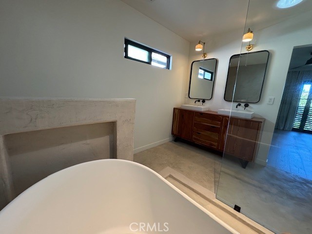 335 Flint Avenue Long Beach, CA 90814 - Photo 33 of 46 a room with a bed and furniture