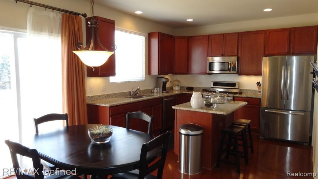 3254 Fantail Drive Rochester, MI 48309 - Photo 21 of 46 Large Eat-in Kitchen with Granite, Stainless appliances and island. Plenty of cabinet space.