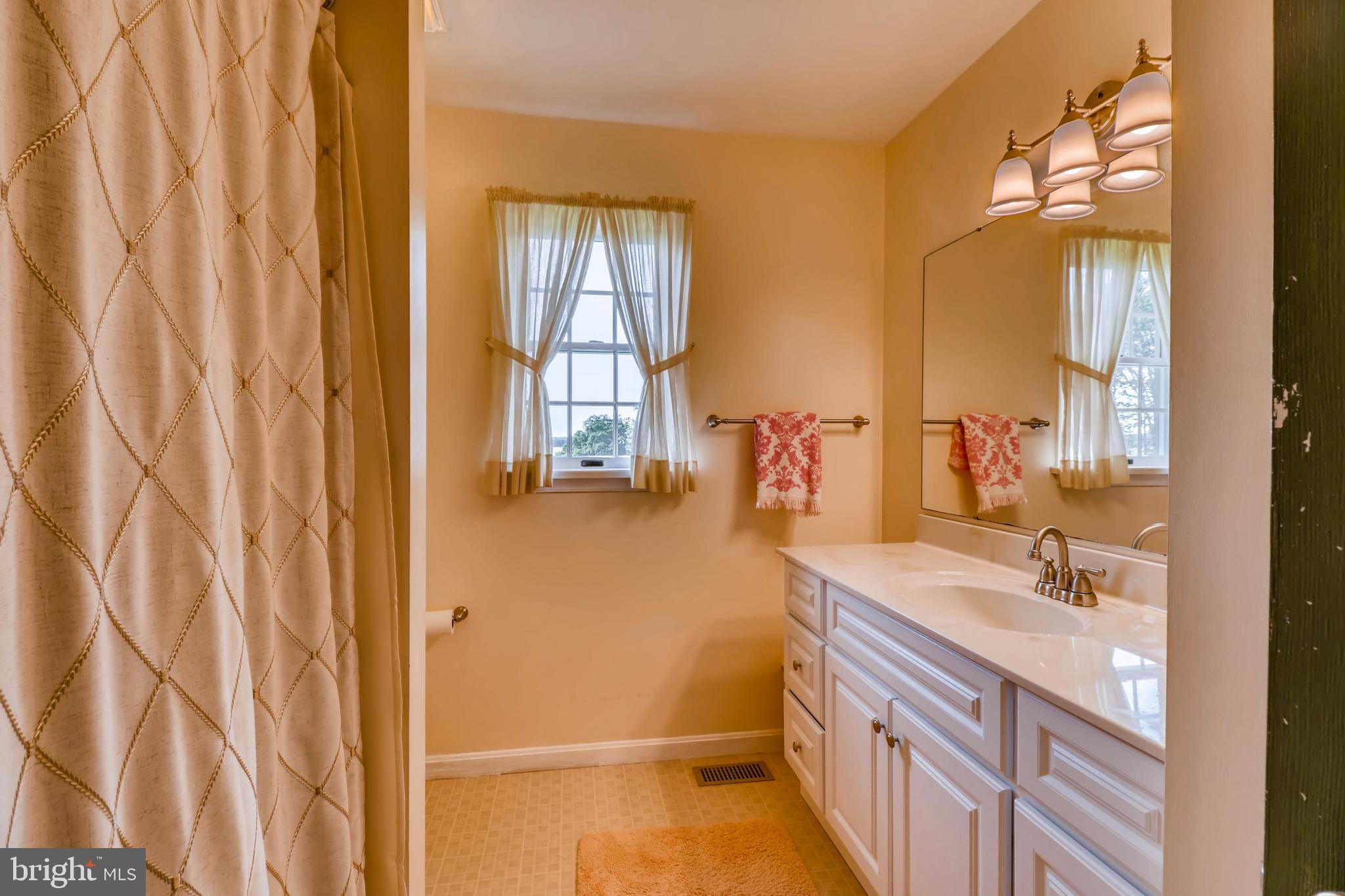 16714 Ridge Road Upperco, MD 21155 - Photo 22 of 32 Full Bath