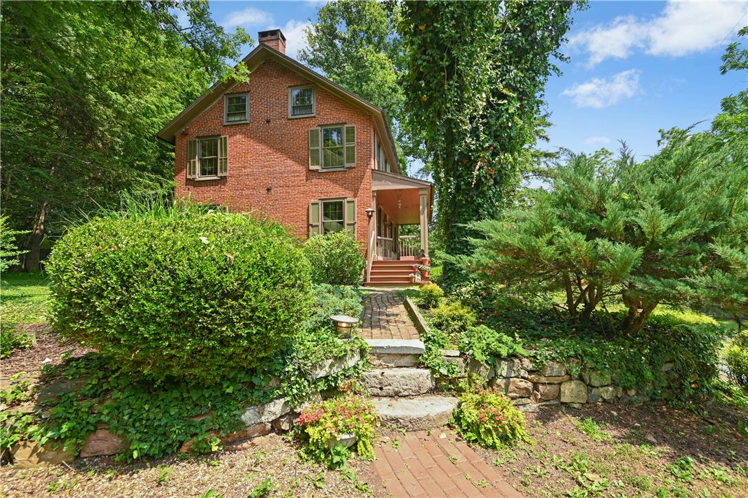 1867 Old Mill Road Bethlehem, PA 18015 - Photo 3 of 35 Gallery Image 3