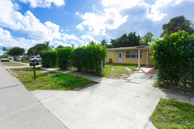 $440,000 | 740 Aspen Road, West Palm Beach, FL 33409